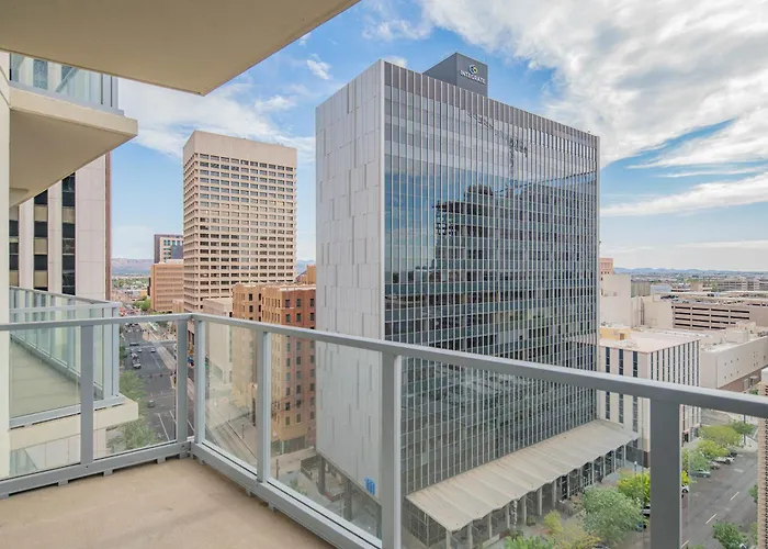 Sleek Downtown Phx High-rise Views & Am Phoenix