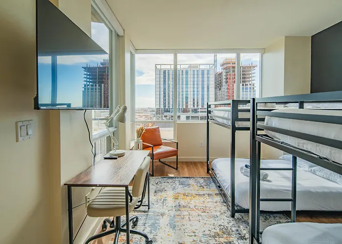 Sleek Downtown Phx High-rise Views & Am