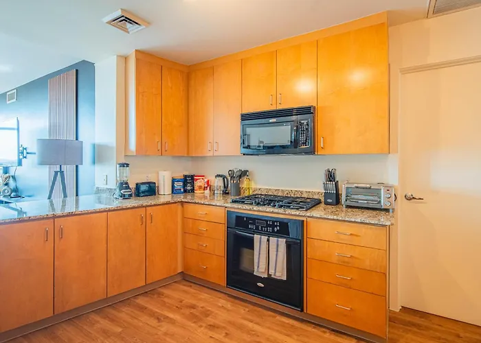 Sleek Downtown Phx High-rise Views & Am